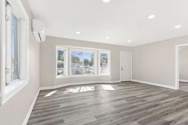 Foto del edificio - 2348 Revere Ave