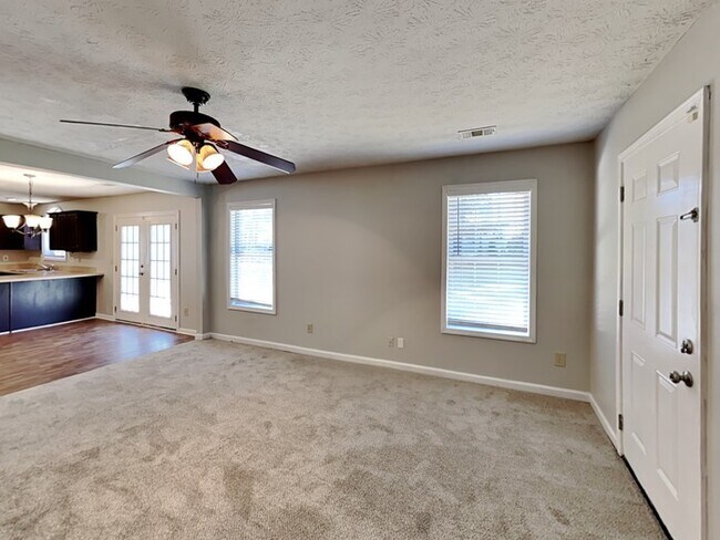 Foto del edificio - Beautiful 4 Bedroom Home!