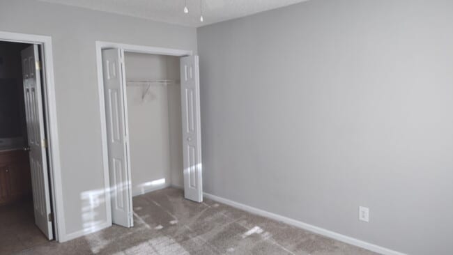 Foto del edificio - 2601 Riverridge Ct