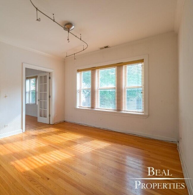 Foto del edificio - 2 bedroom in CHICAGO IL 60657