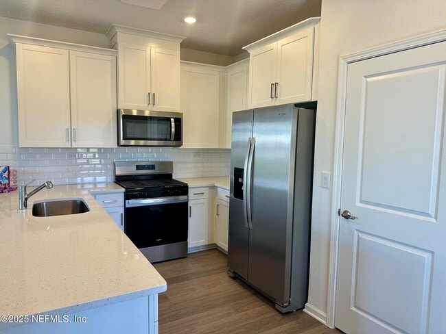 Building Photo - 181 Brandon Lks Dr