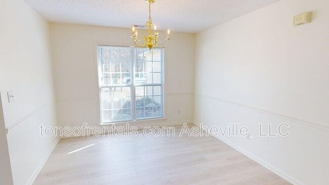 Building Photo - 342 Meadow Pathway Dr