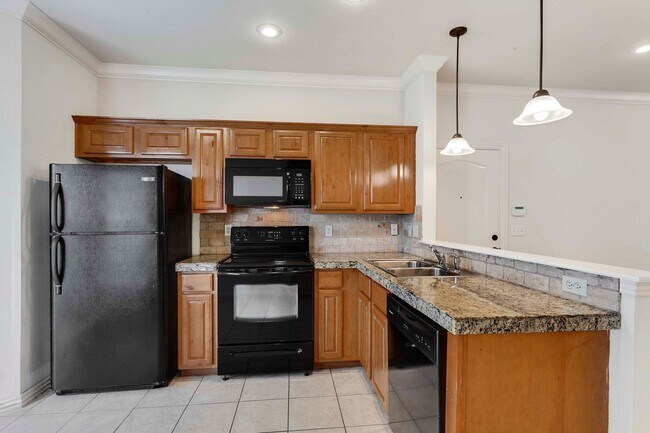 Foto del edificio - 1/2 OFF FIRST MONTH RENT - 3 bed, 2 bath C...
