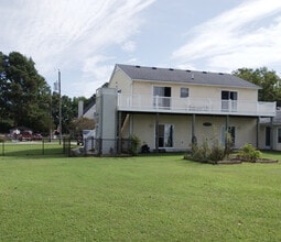 Building Photo - 220 Riverview Ave