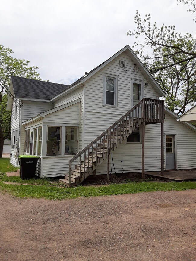 Building Photo - 636 N Franklin St