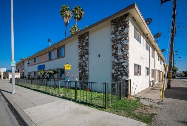 Building Photo - Ramona Apartments