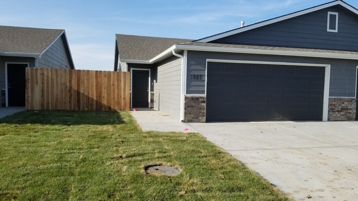 1927 E 69th Ct N, Park City, KS 67219 House Rental in Park City, KS