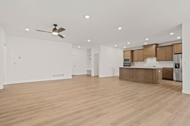 Building Photo - 6325 Murano Way
