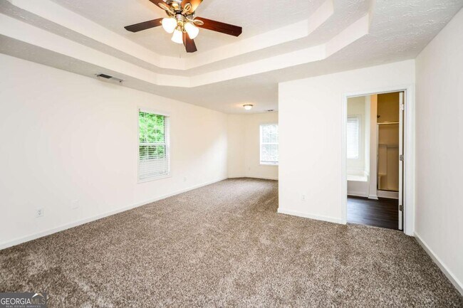 Foto del edificio - 805 Lewis Ridge Cir