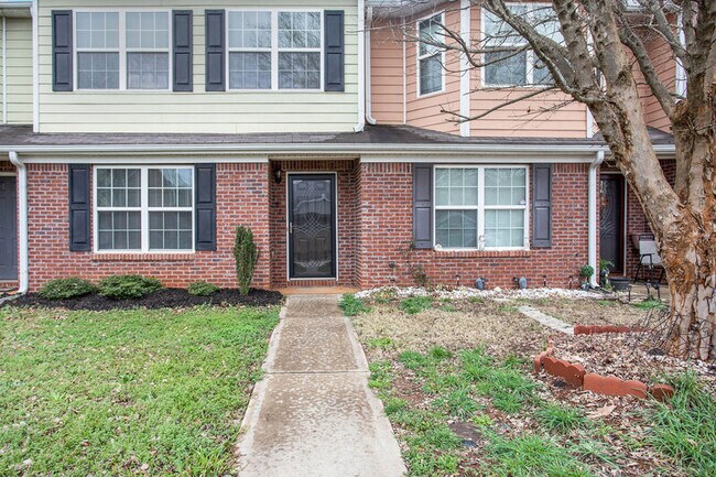 Building Photo - 1825 Formosa Ln