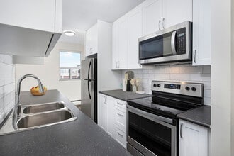 Building Photo - 3892 Bathurst