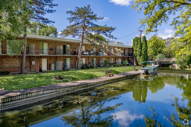 Foto del edificio - Pirate Island Apartments