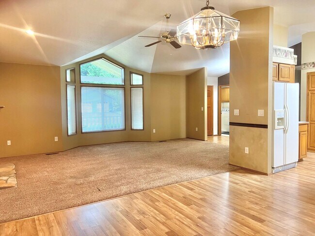 Foto del edificio - Charming Rambler 3-Bed/2-Bath Available Now!
