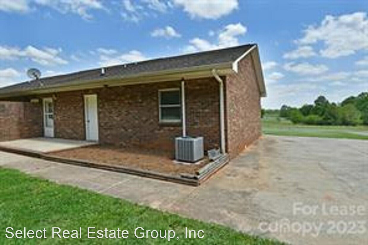 Building Photo - 2 br, 1 bath House - 166 Glen Gar Dr