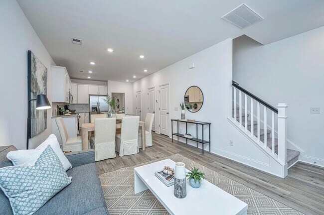 Building Photo - 102 Twin Rivers Dr