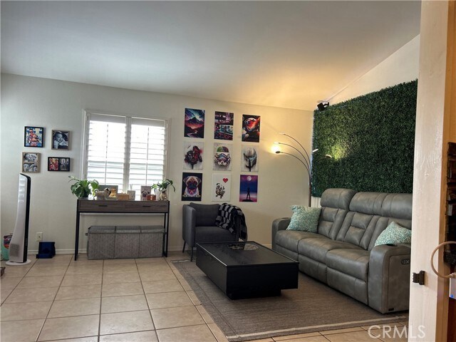 Foto del edificio - 16041 Warmington Ln