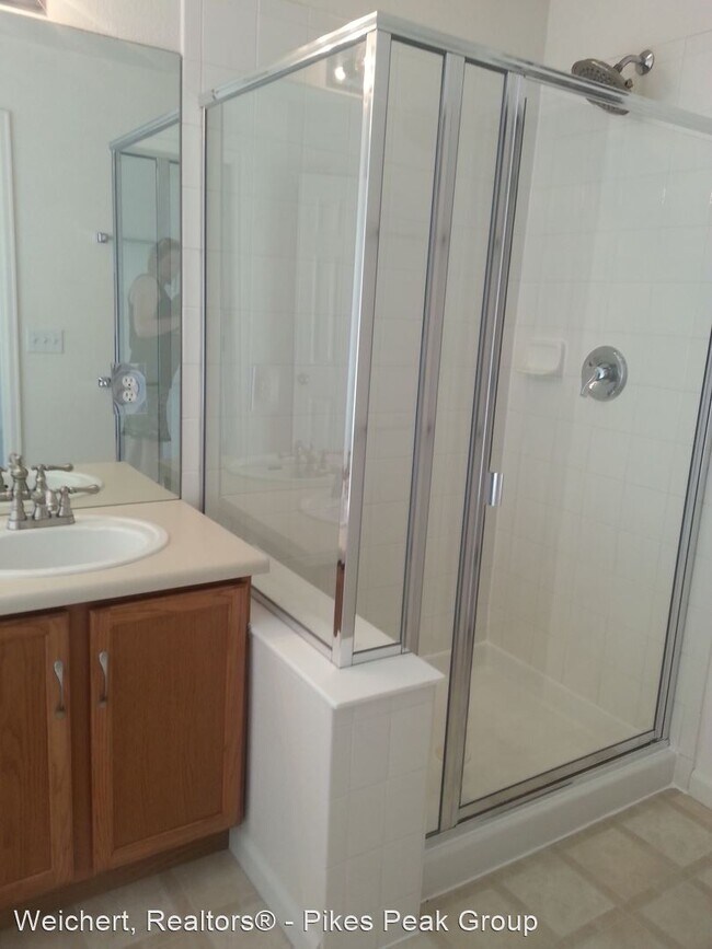 Building Photo - 4 br, 2.5 bath House - 5110 Sand Hill Drive