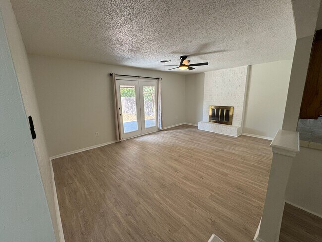 Foto del edificio - 2410 NW Saxon Cir