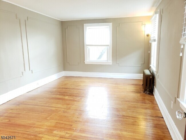 Building Photo - 821 Bloomfield Ave