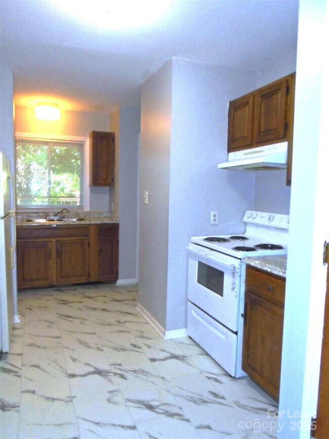 Building Photo - 4024 Rosehaven Dr