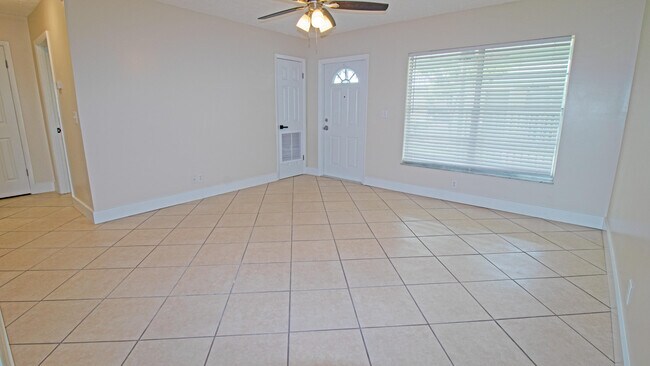 Foto del edificio - 8755 SE Hobe Ridge Ave