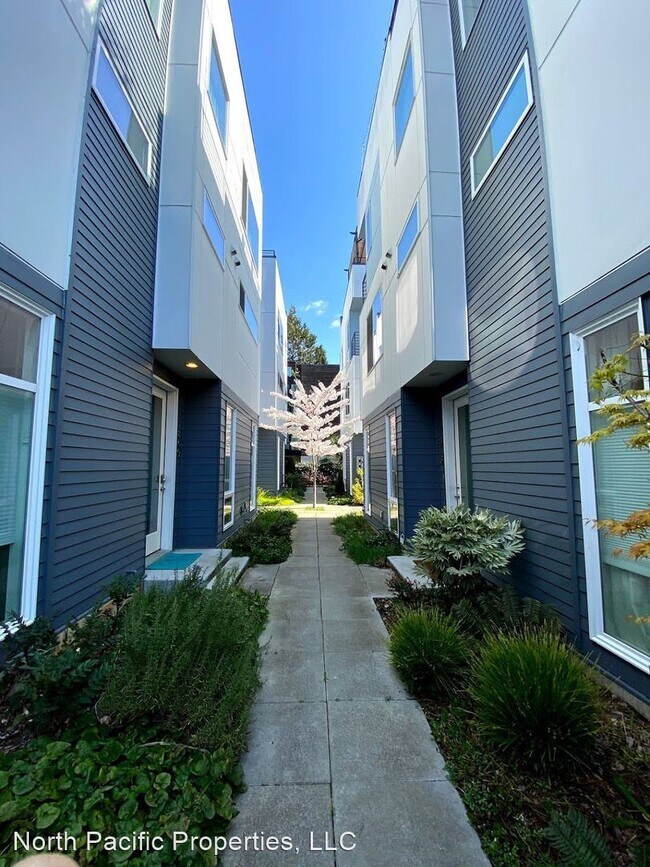 Building Photo - 3 br, 2.5 bath House - 811 S Cloverdale St