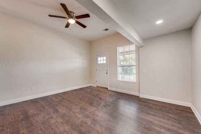 Foto del edificio - 4823 Ash Ln