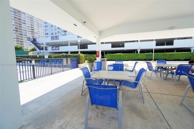 Foto del edificio - 2750 NE 183rd St