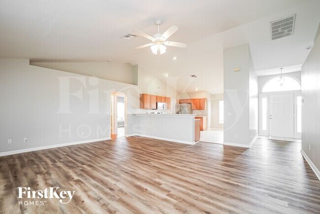 Foto del edificio - 2516 NW 8th Pl