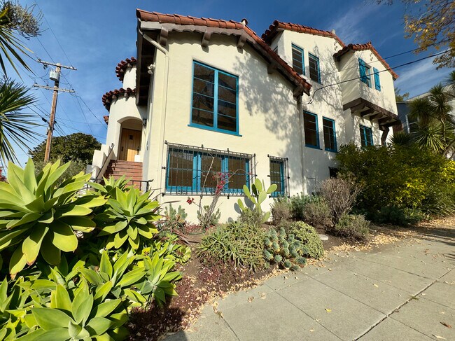 Foto del edificio - 1645 Scenic Ave