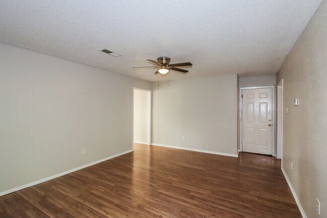Foto del edificio - 11750 Murr Way
