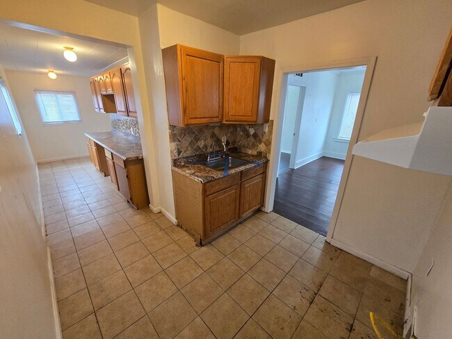 Building Photo - 7543 Cadillac Ave