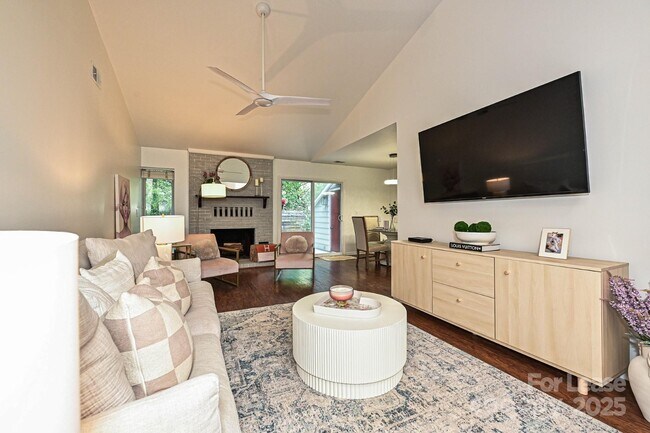 Foto del edificio - 1077 Sardis Cove Dr