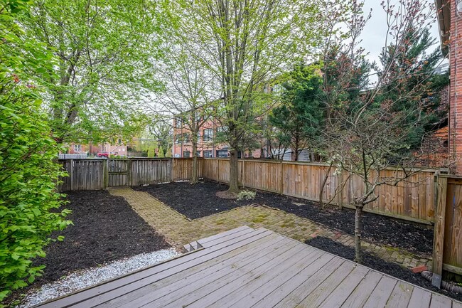 Foto del edificio - 974 S Front St