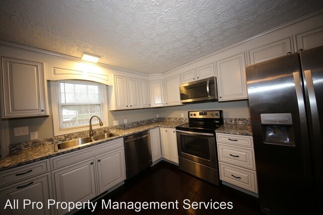 Building Photo - 3 br, 2 bath House - 801 Thorngrove Pike
