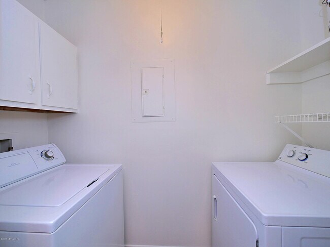 Building Photo - 10200 Belle Rive Blvd