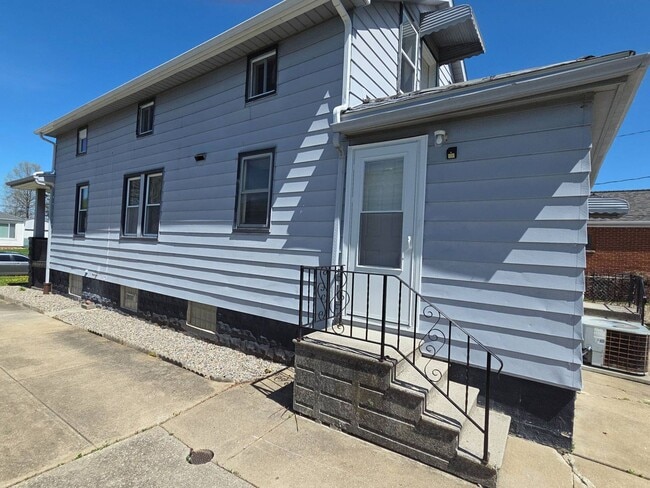 Building Photo - 3027 Fortune Ave