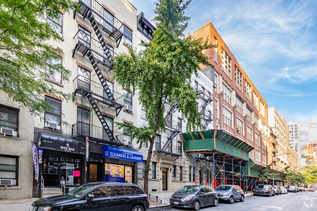 Building Photo - 236 E 24th St