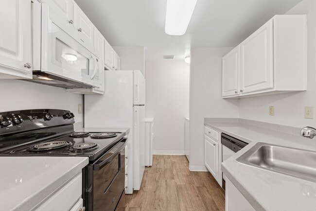 Building Photo - Cascadia Pointe