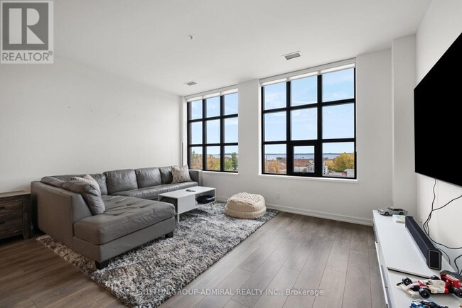 Building Photo - 21 Matchedash St S