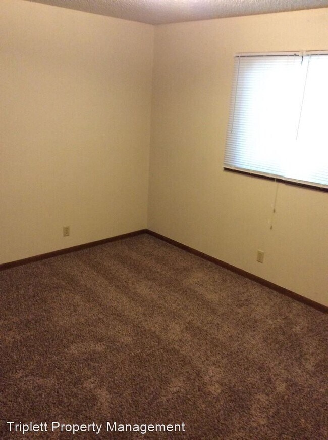 Building Photo - 4400 Castlewood Pl