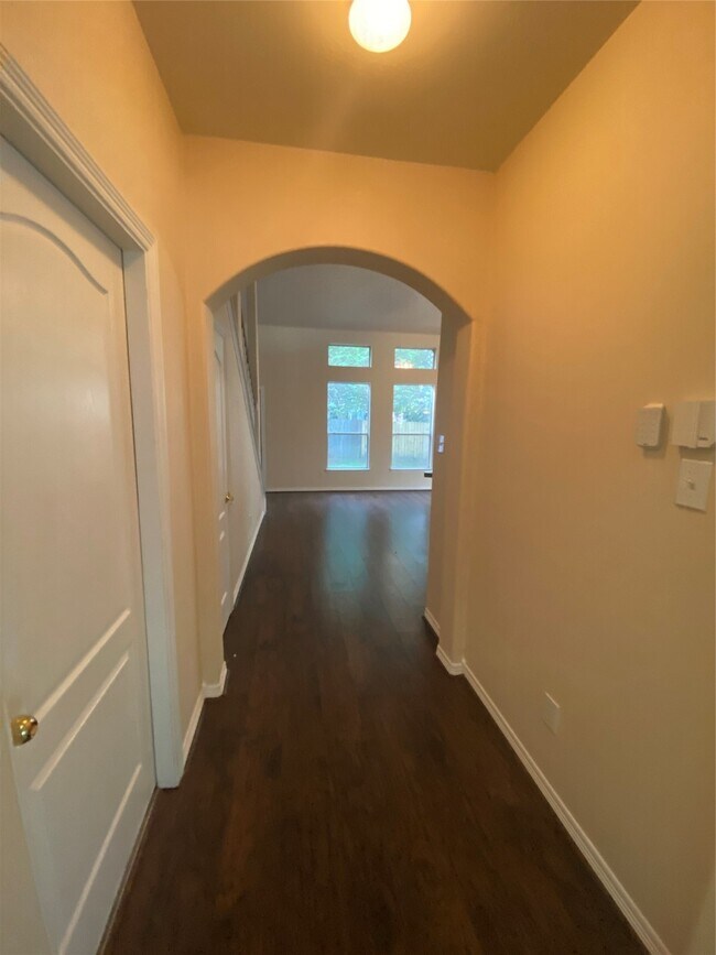 Foto del edificio - 9210 Hidden Lake E Dr