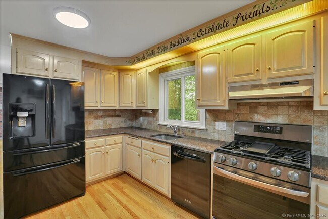 Foto del edificio - 77 Hemlock Ridge