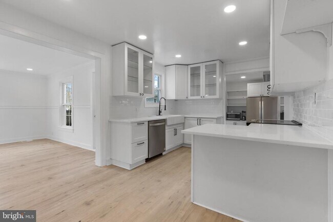 Building Photo - 3284 Annandale Rd