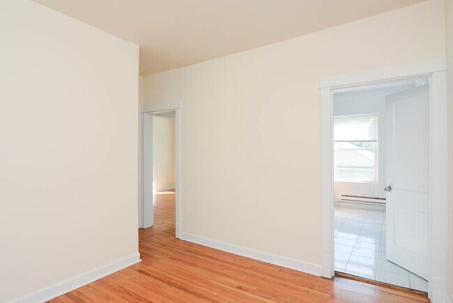 Foto del edificio - 2910 W George St