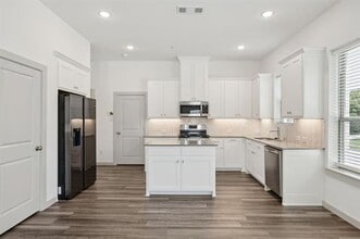 Building Photo - 6441 Northern Dancer Dr