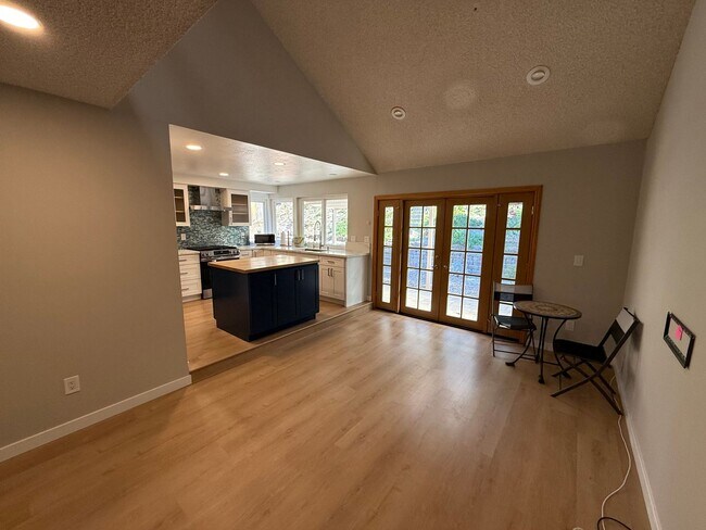 Foto del edificio - Newly Renovated Home on a Quiet Cul-de-Sac – Available Now