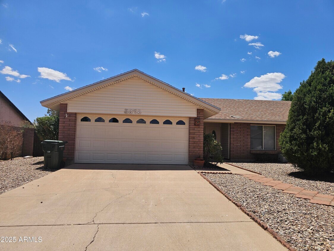 Foto principal - 3372 Village Dr