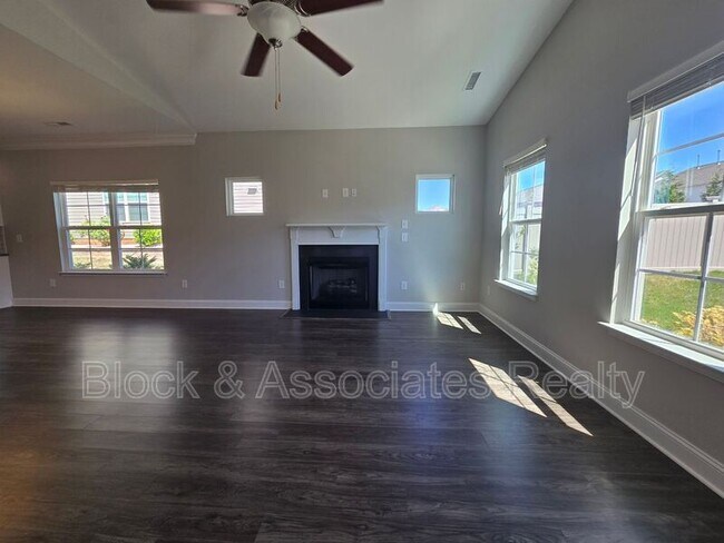 Building Photo - 5553 Marblehead Dr