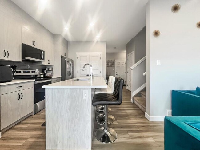 Photo du bâtiment - 3.0 bedroom in Edmonton Alberta T6W 3Z6